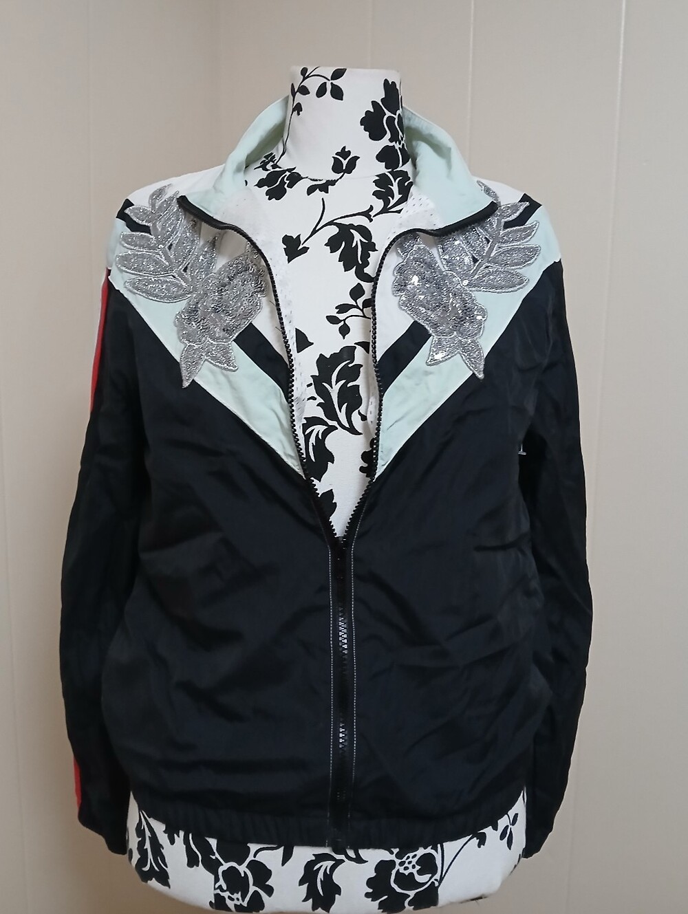 VICTORIA SECRET PINK Black Zip-Up Jacket with Silver Floral Appliqué - Picture 3 of 12